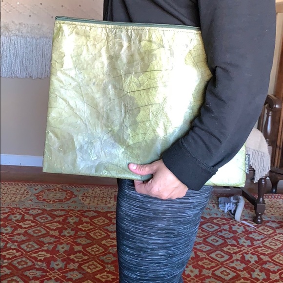 Leaf clutch purse - Picture 3 of 3